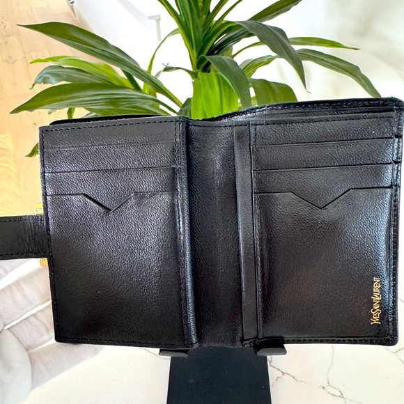 EUC YSL LEATHER & GOLD KISSLOCK WALLET 4”x 5” - Picture 5 of 7